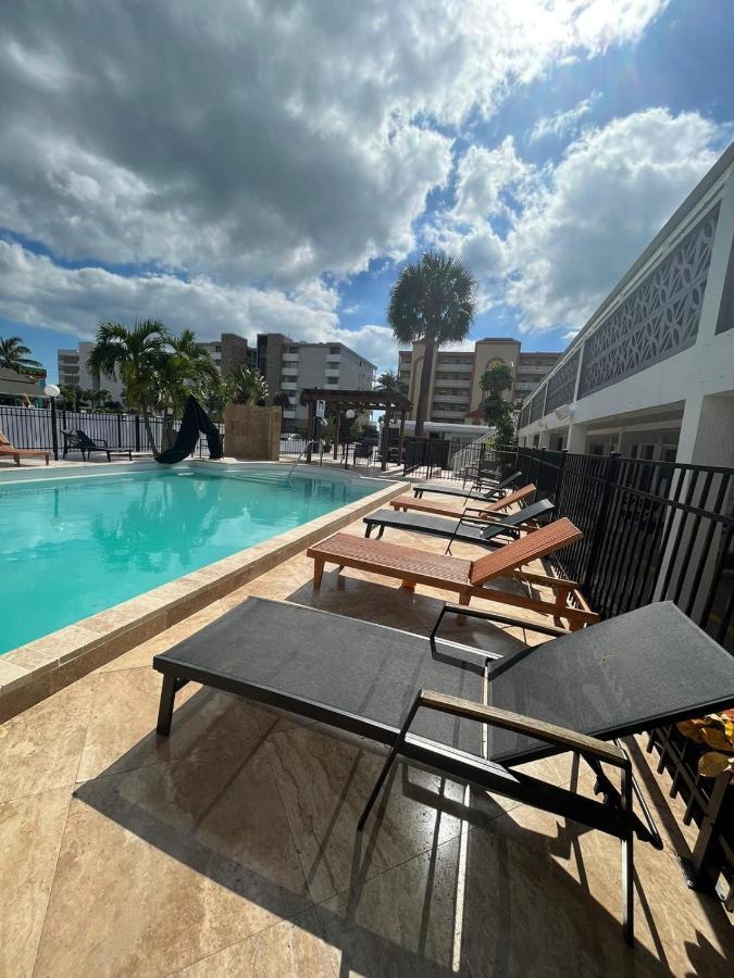 Holiday Isles Resort Мадейра-Біч Екстер'єр фото
